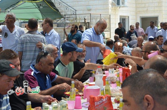 فيديو ....كفرقاسم : المئات يشاركون ال عباس في قراءة الفاتحة على روح طيب الذكر المرحوم عباس طه 